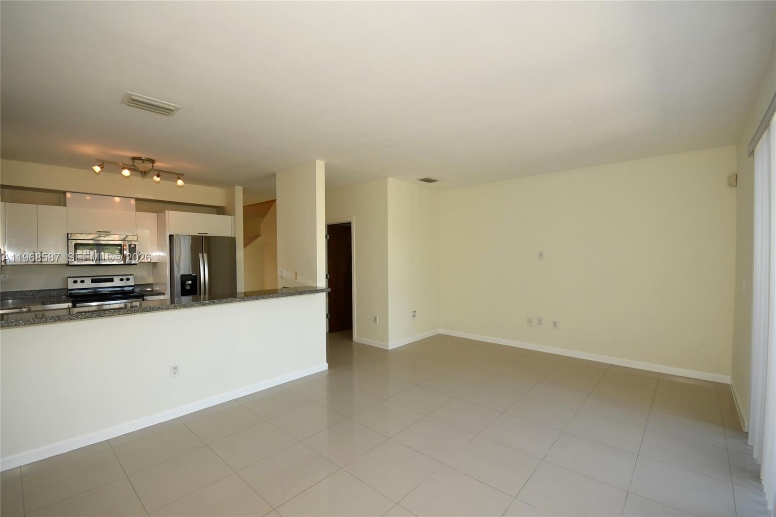 MANDO CONDO - Residential Lease