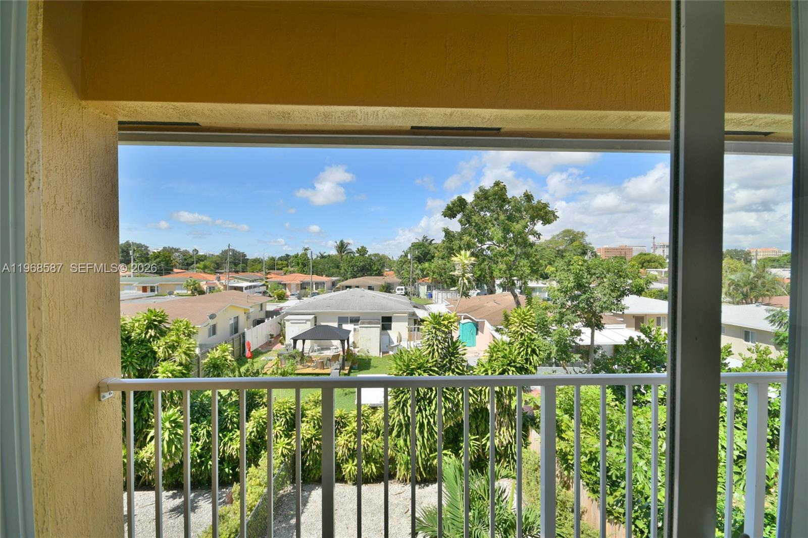 MANDO CONDO - Residential Lease