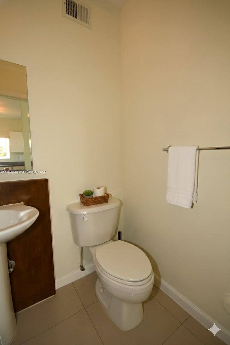 MANDO CONDO - Residential Lease