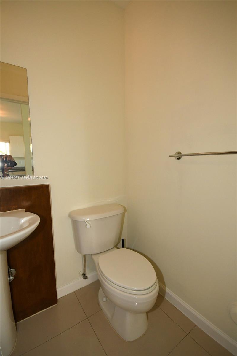 MANDO CONDO - Residential Lease