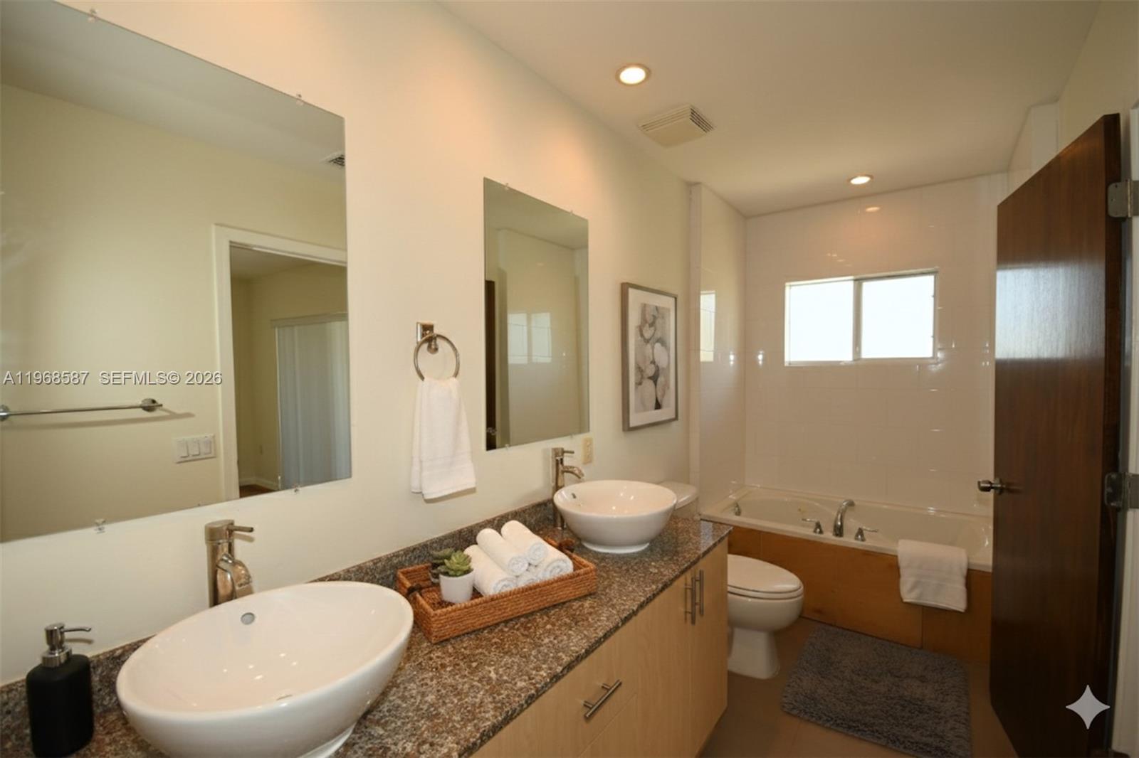 MANDO CONDO - Residential Lease