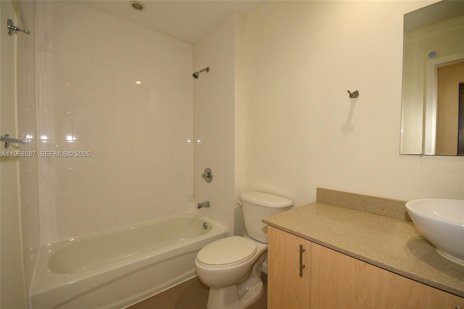 MANDO CONDO - Residential Lease