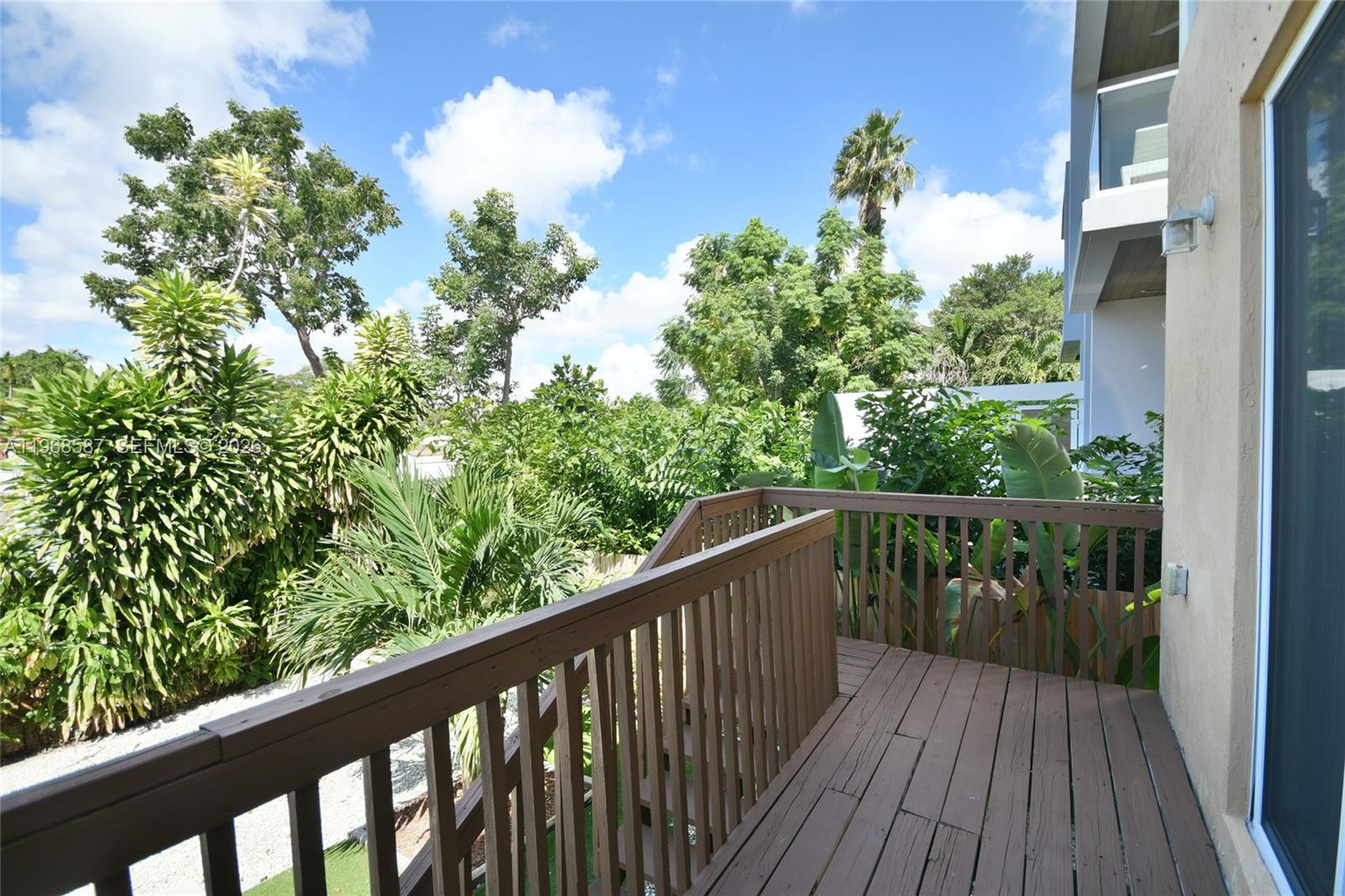 MANDO CONDO - Residential Lease