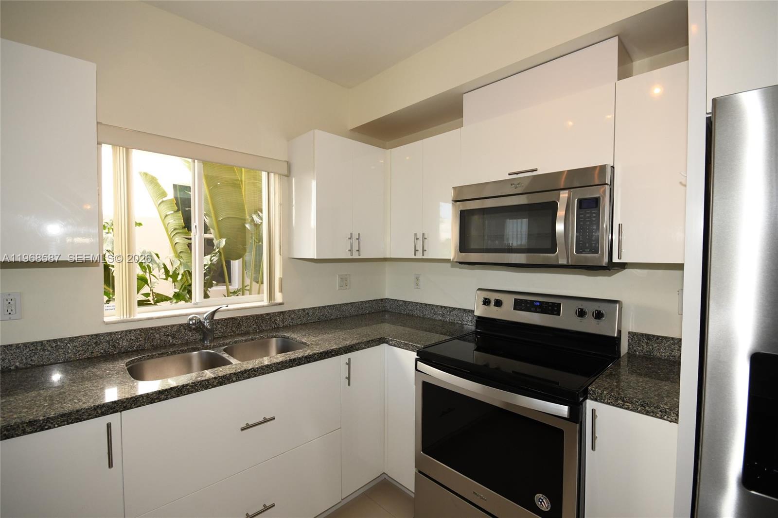 MANDO CONDO - Residential Lease