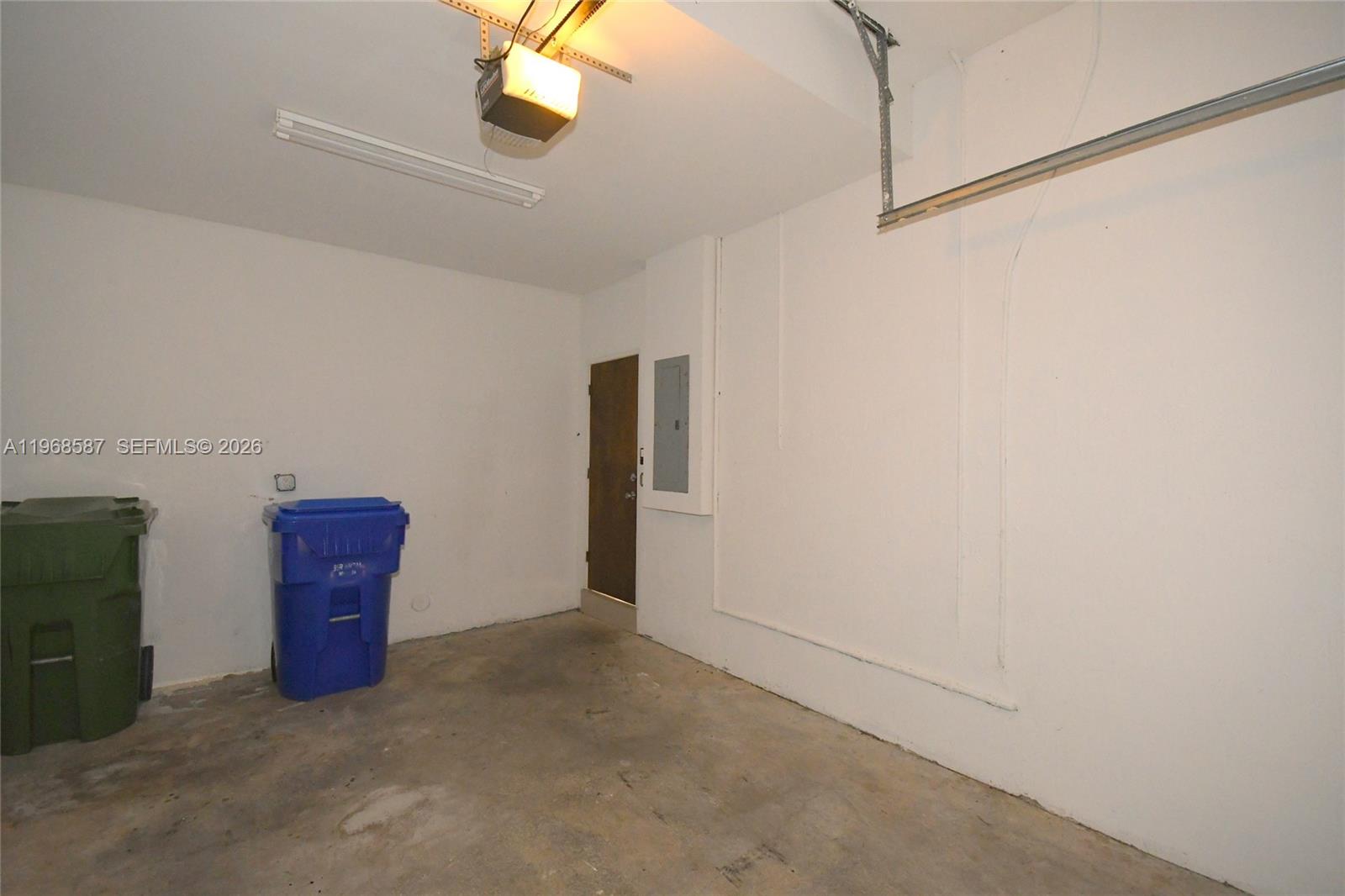 MANDO CONDO - Residential Lease