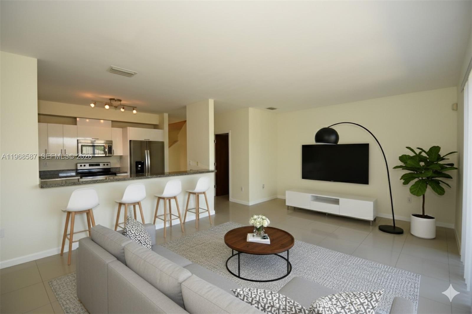 MANDO CONDO - Residential Lease