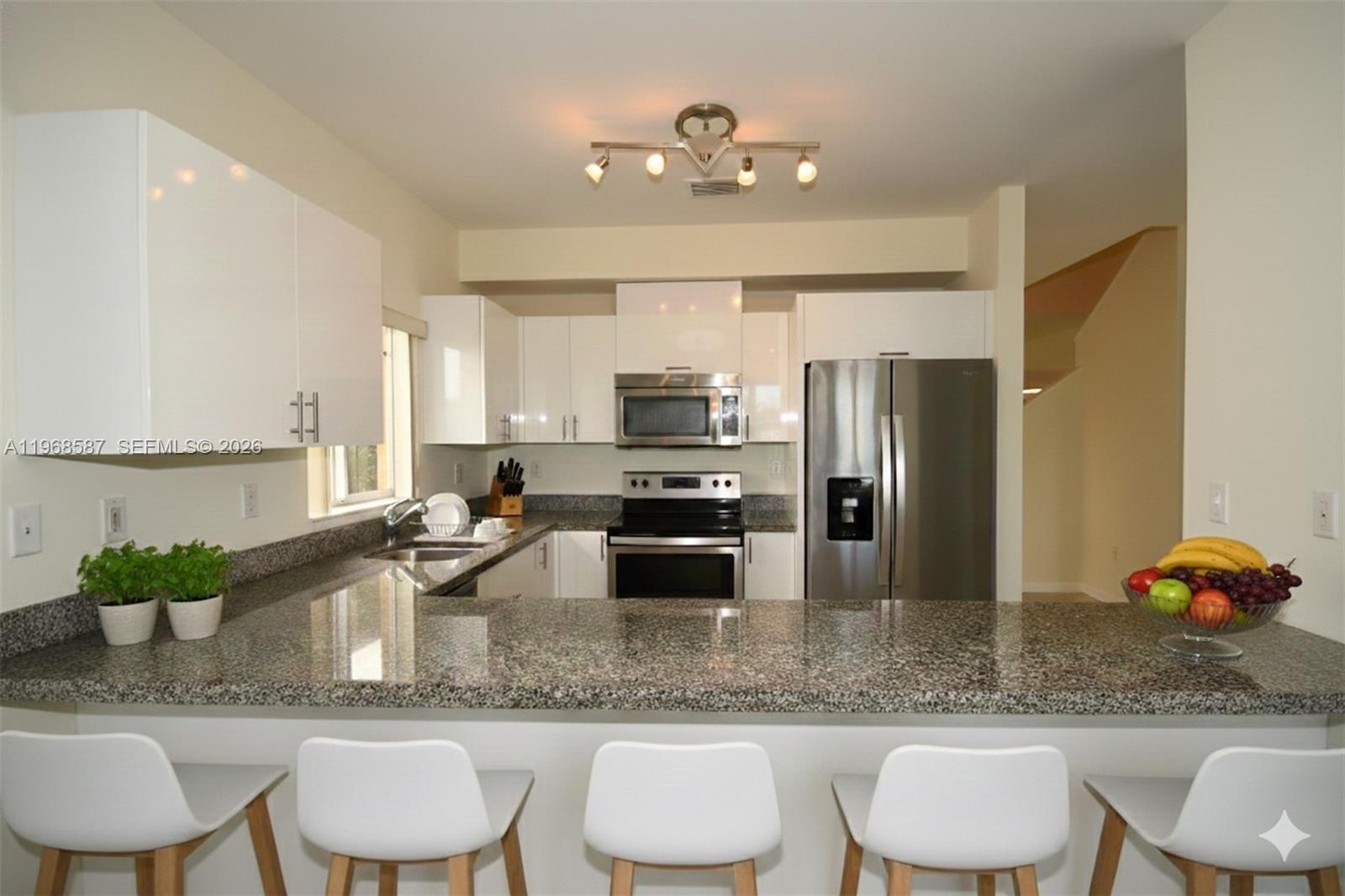 MANDO CONDO - Residential Lease