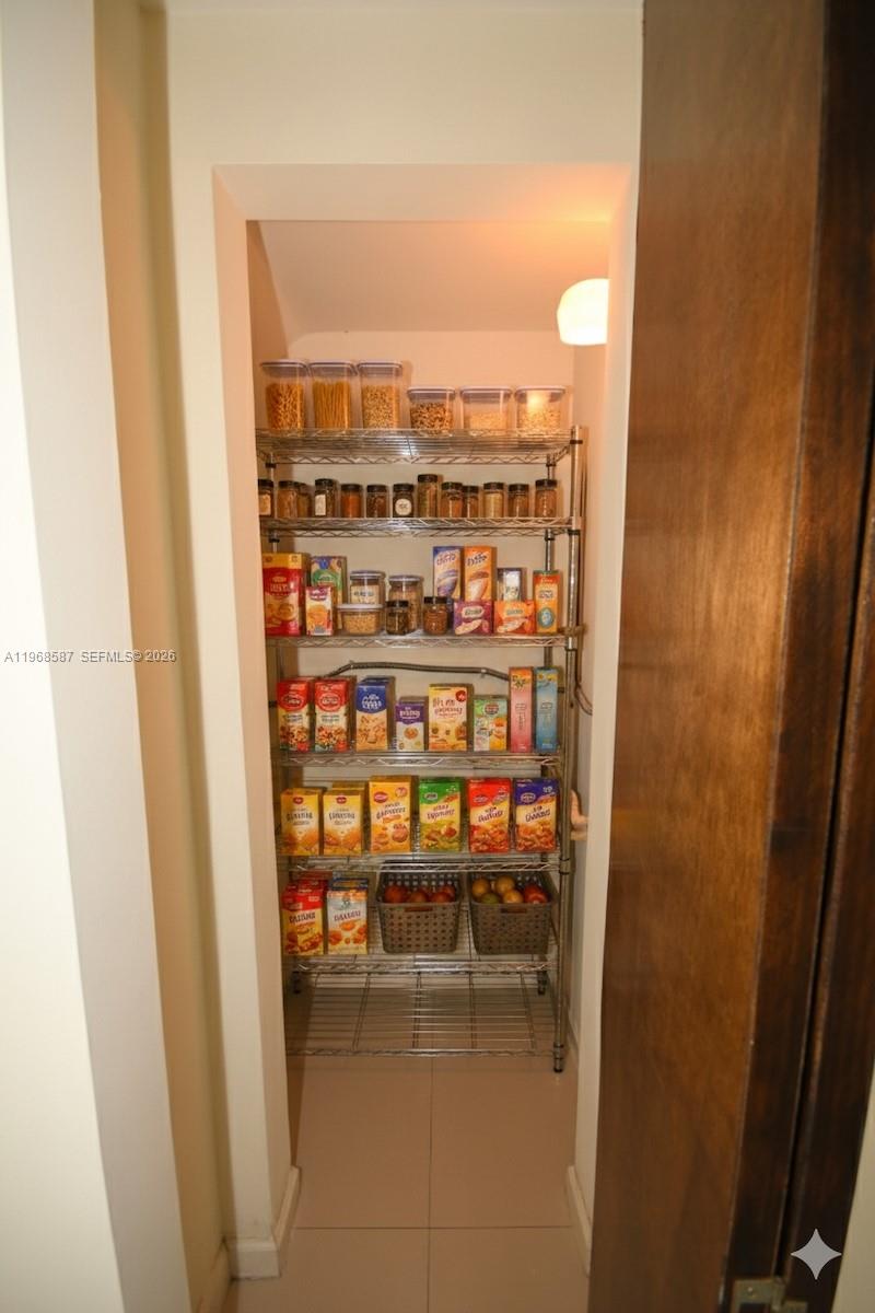 MANDO CONDO - Residential Lease