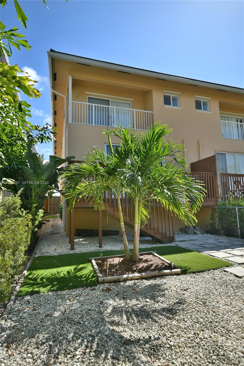 MANDO CONDO - Residential Lease