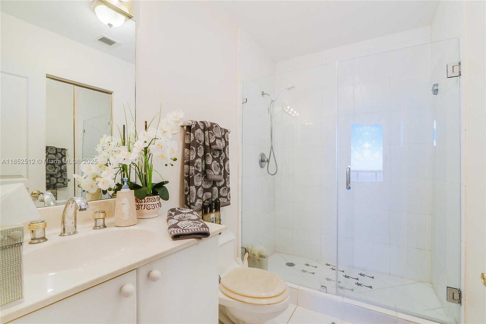 MIRAGE CONDO - Residential Lease