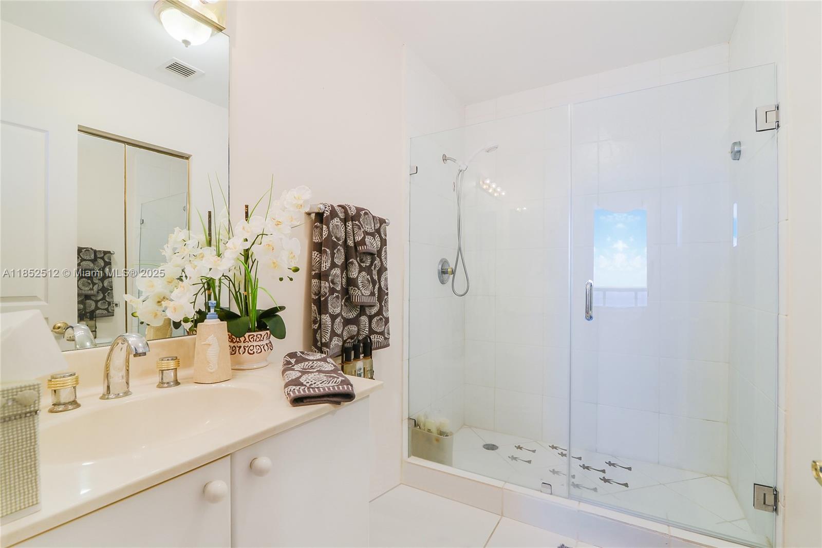 MIRAGE CONDO - Residential Lease