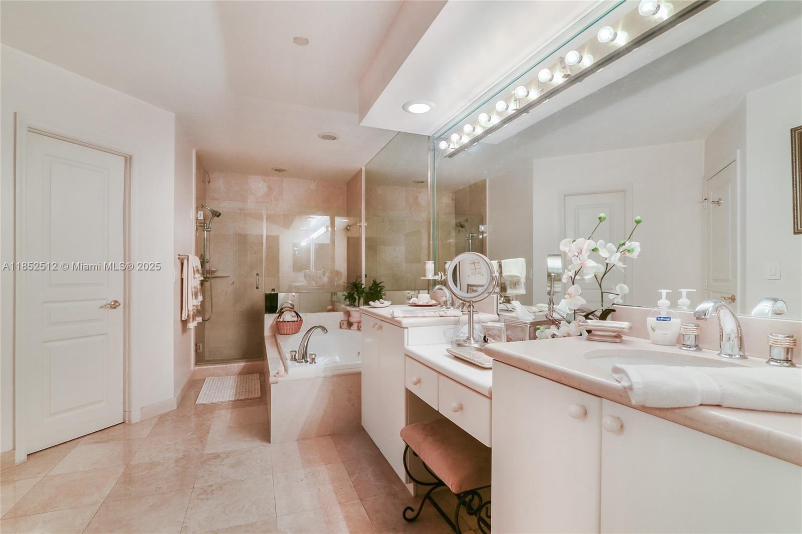 MIRAGE CONDO - Residential Lease
