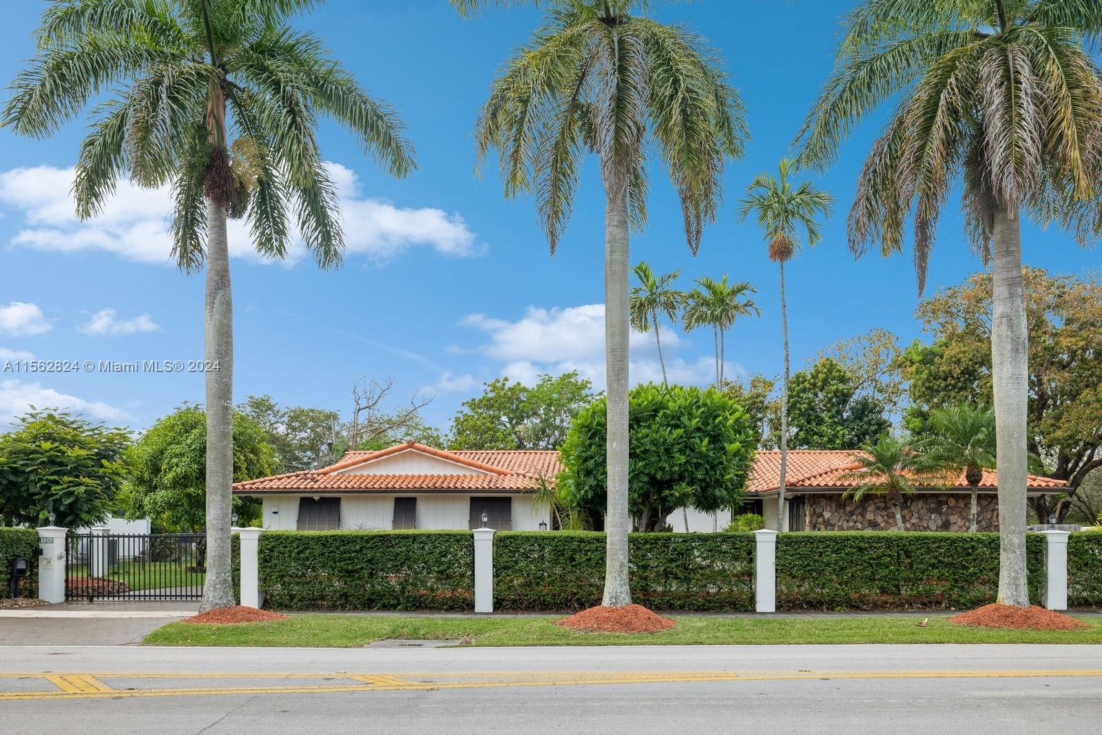 11202 Sw 72nd Ave, Pinecrest, Miami-Dade County, Florida - 5 Bedrooms  
3 Bathrooms - 