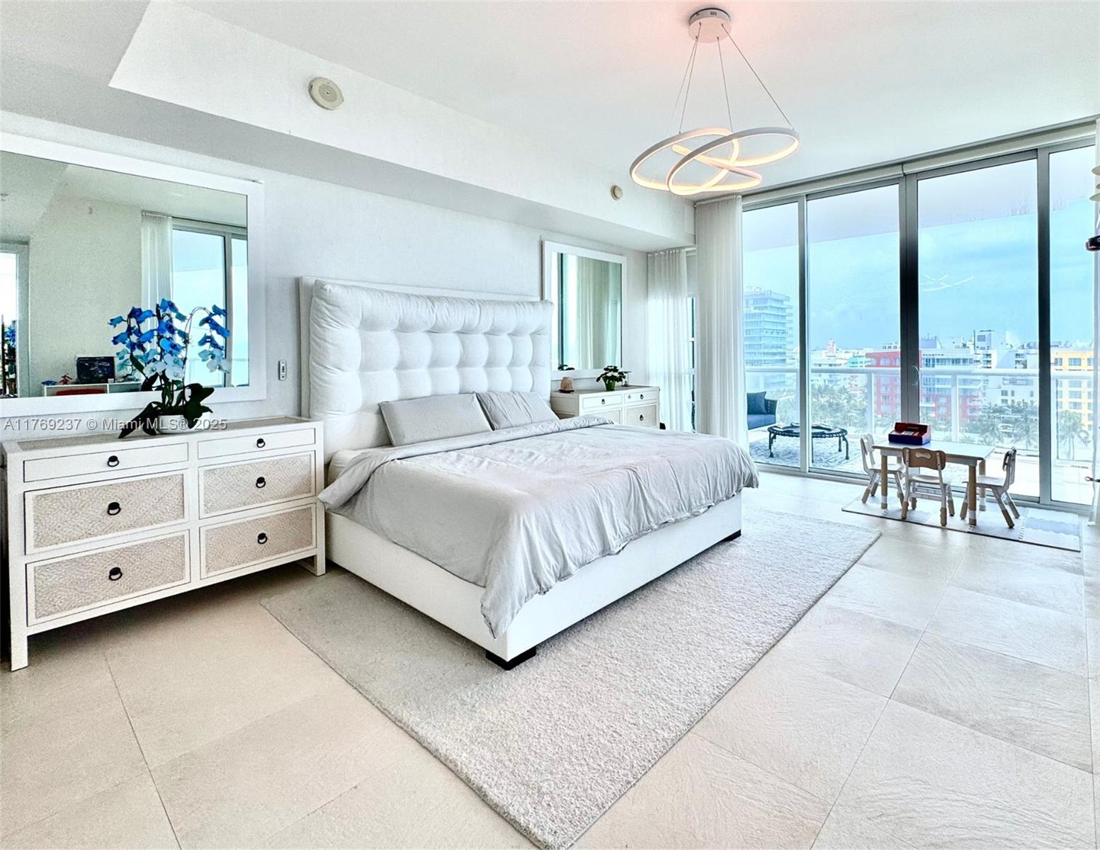 50 S Pointe Dr 1201/08