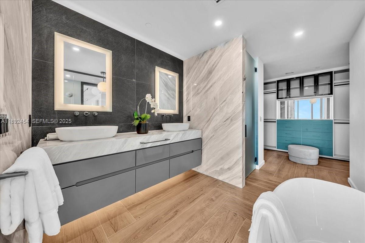 MARINABLUE CONDO - Residential