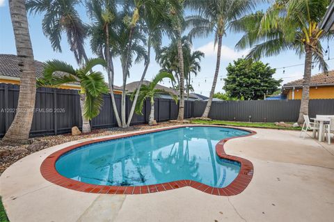 Tiny photo for 8892 NW 167th St, Miami Lakes, FL 33018 (MLS # A12021362)