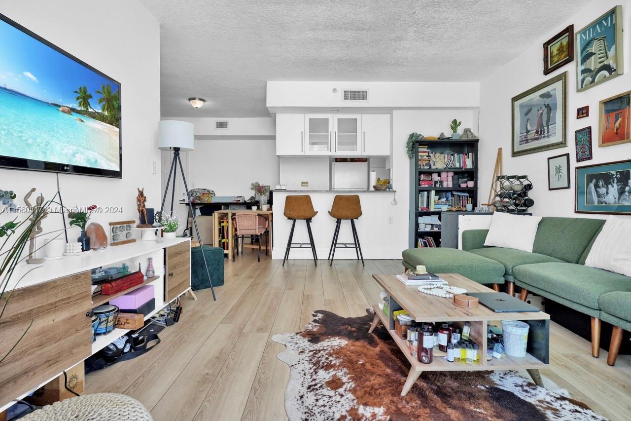 1800 BISCAYNE PLAZA CONDO - Residential