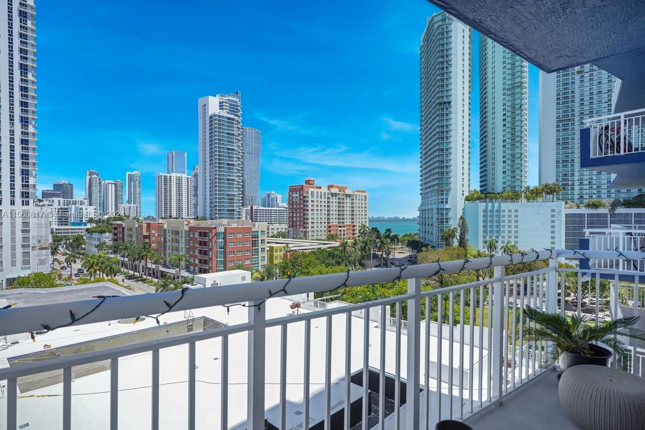 1800 BISCAYNE PLAZA CONDO - Residential