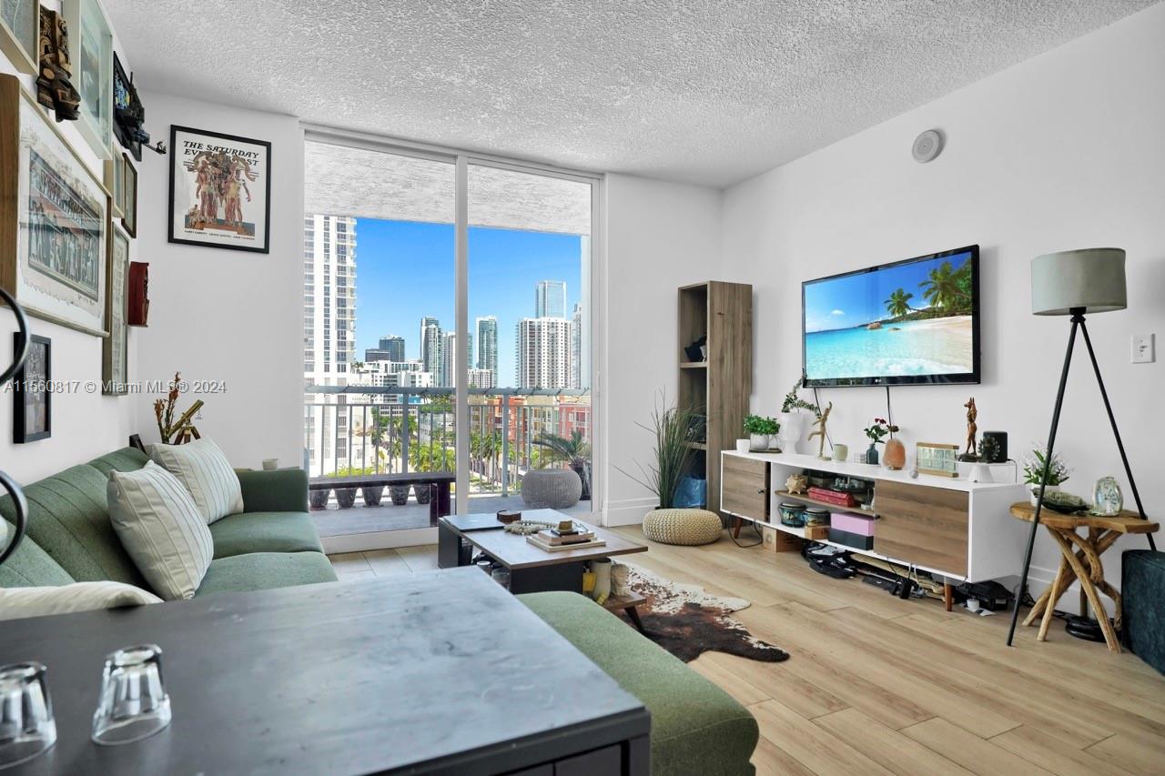 1800 BISCAYNE PLAZA CONDO - Residential
