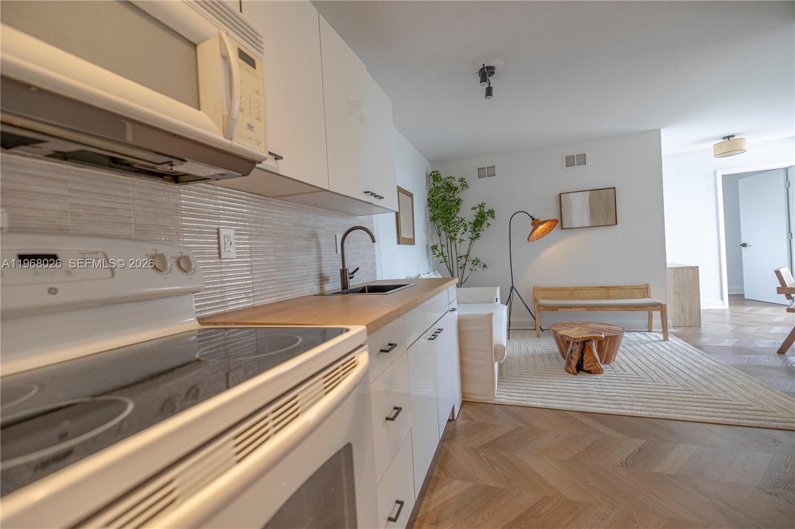 ISLANDER CONDO APTS - Residential