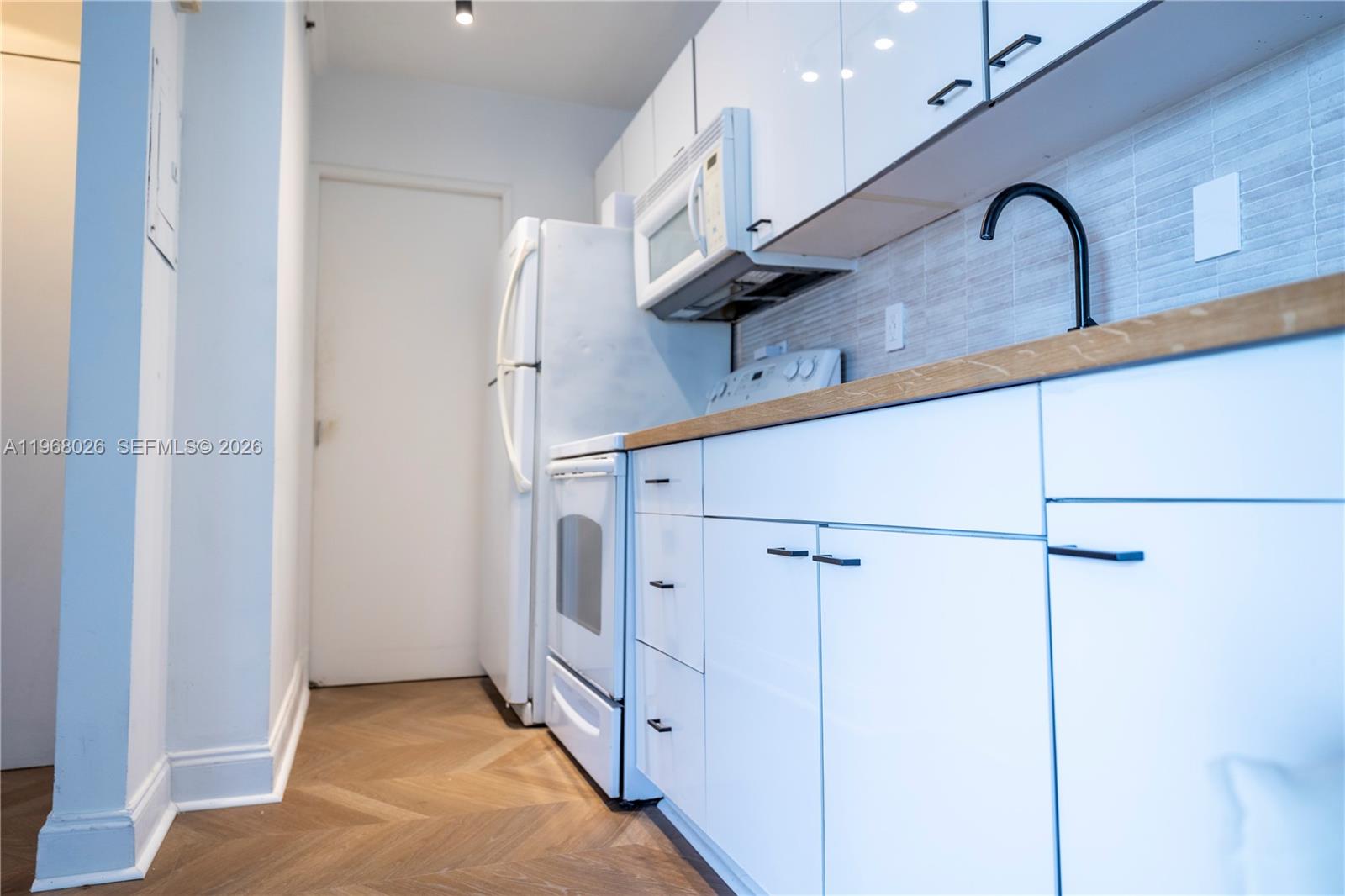 ISLANDER CONDO APTS - Residential