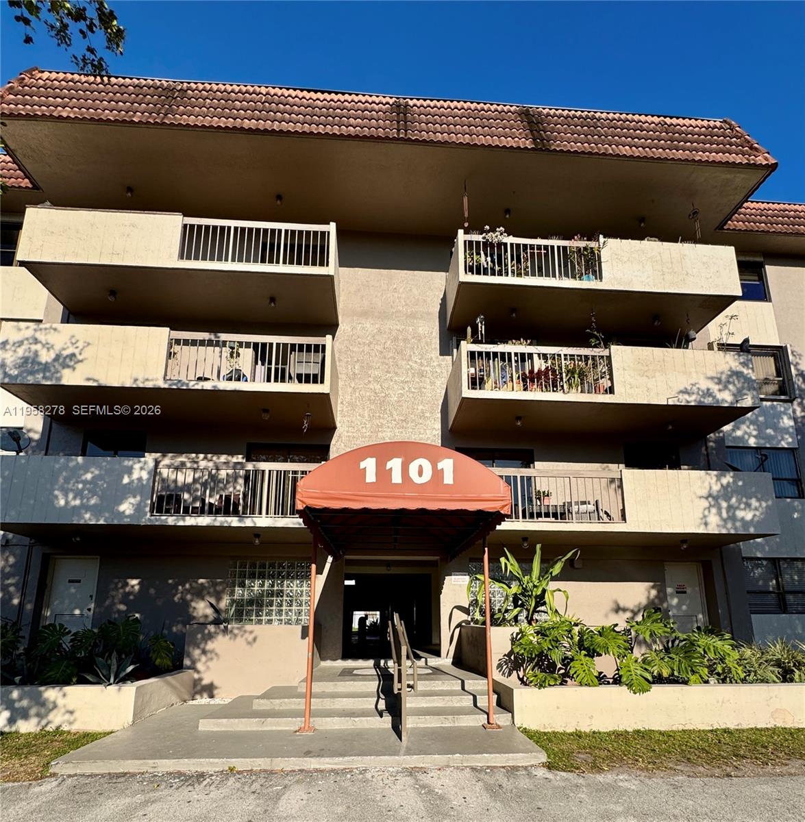 GARDEN LAKE TOWERS CONDO - Residential Lease