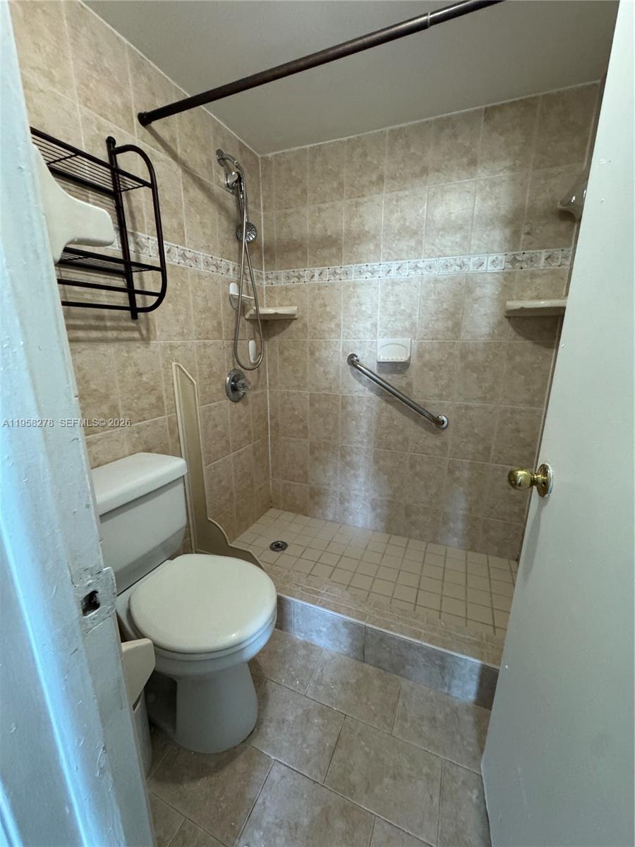 GARDEN LAKE TOWERS CONDO - Residential Lease