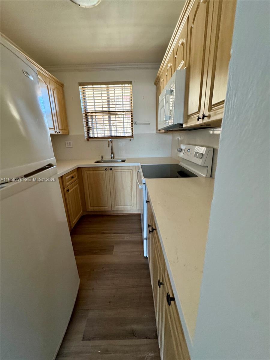 GARDEN LAKE TOWERS CONDO - Residential Lease