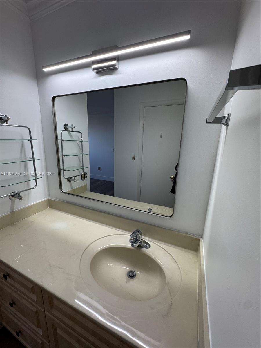 GARDEN LAKE TOWERS CONDO - Residential Lease