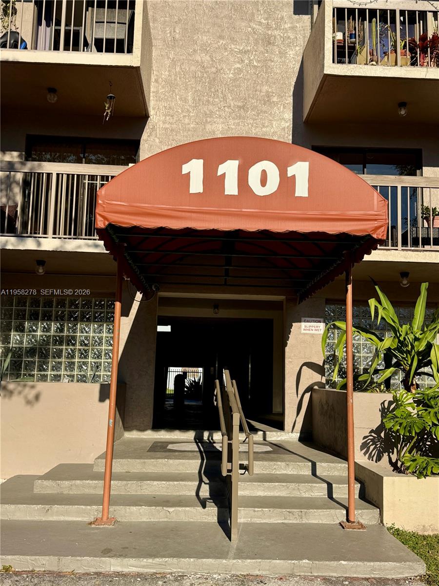 GARDEN LAKE TOWERS CONDO - Residential Lease