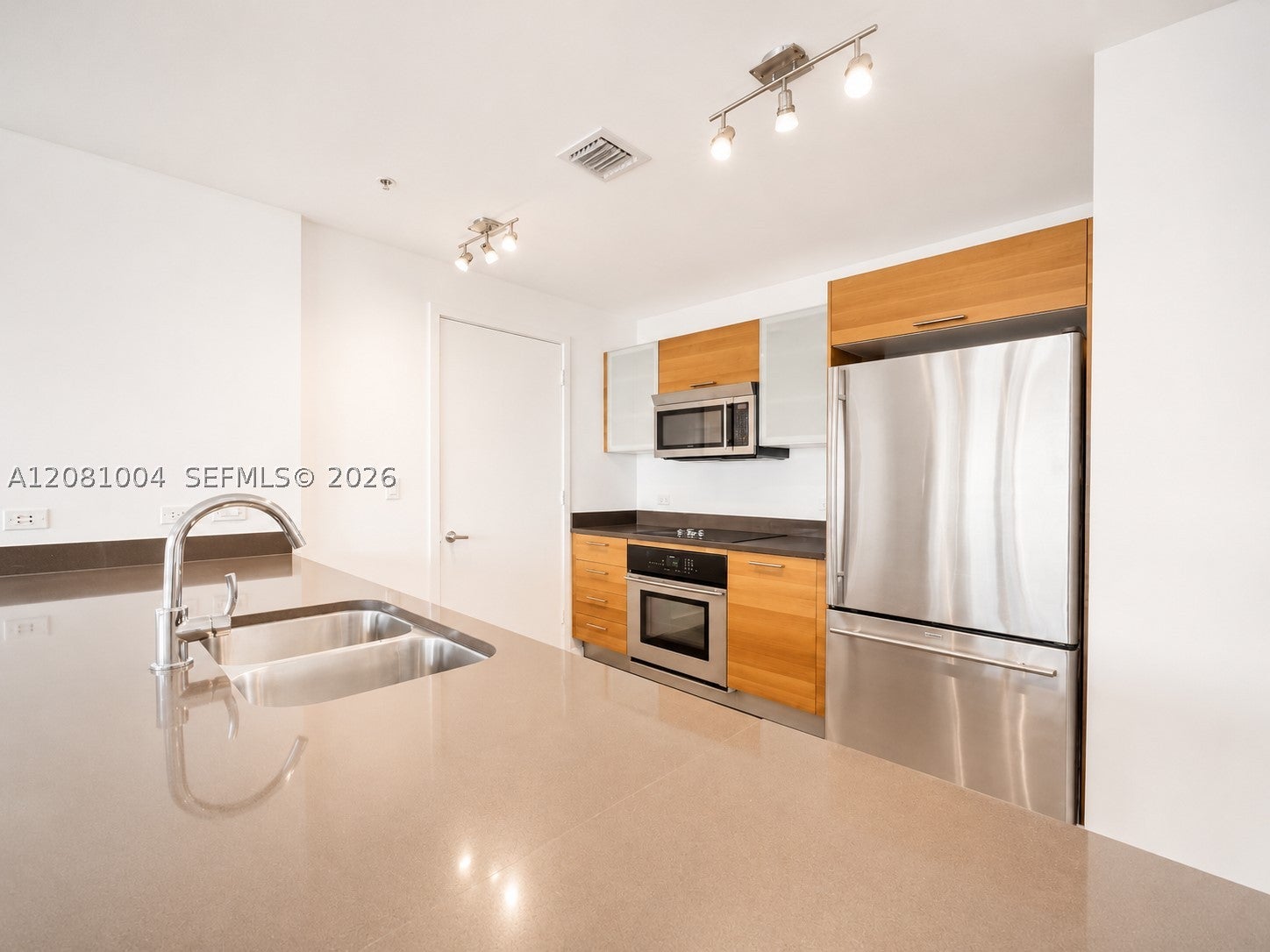 3301 NE 1st Ave H1604