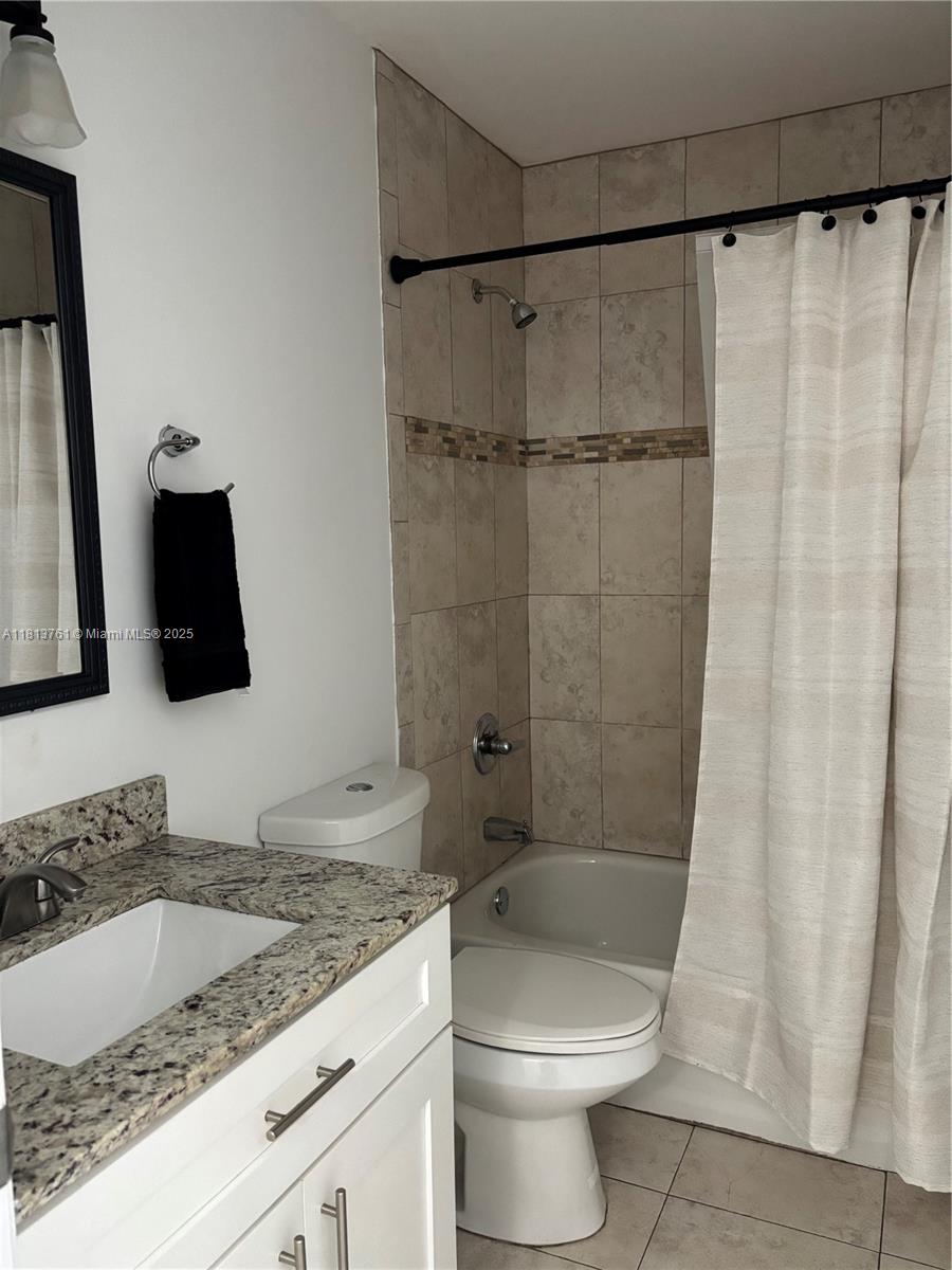 TOWN PARK PLAZA NORTH CON - Residential Lease