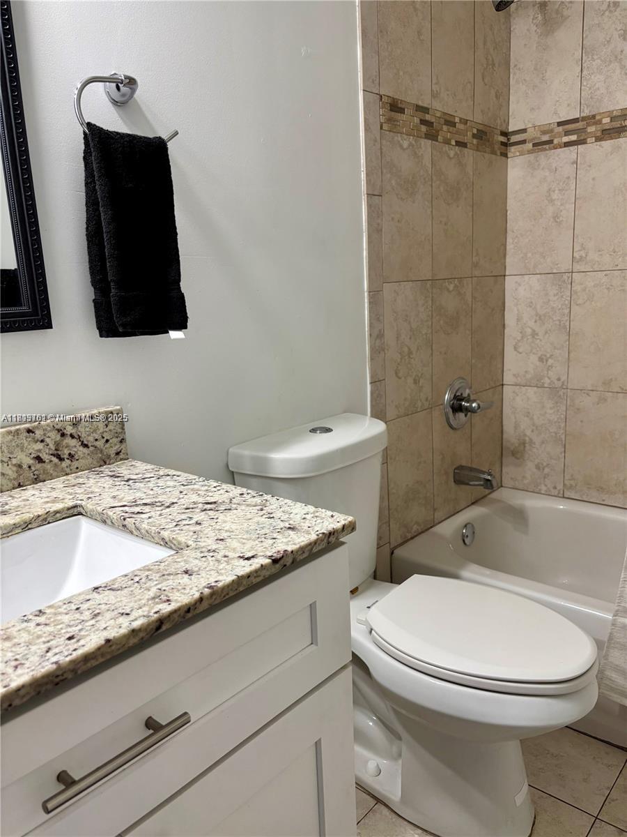TOWN PARK PLAZA NORTH CON - Residential Lease