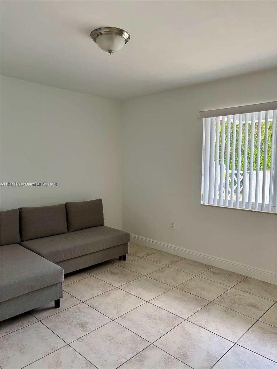 TOWN PARK PLAZA NORTH CON - Residential Lease
