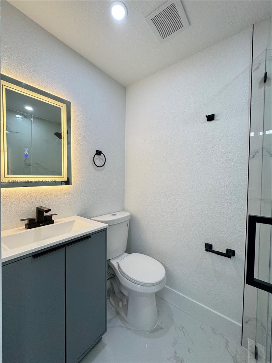 Modern & spacious 1-bed efficiency, fully remodeled! Enjoy the comfort of in-unit washer & dryer, private patio, front & back entrances, plus extra space to park your boat or car. Flat $150 covers water, electricity & internet — worry-free living!