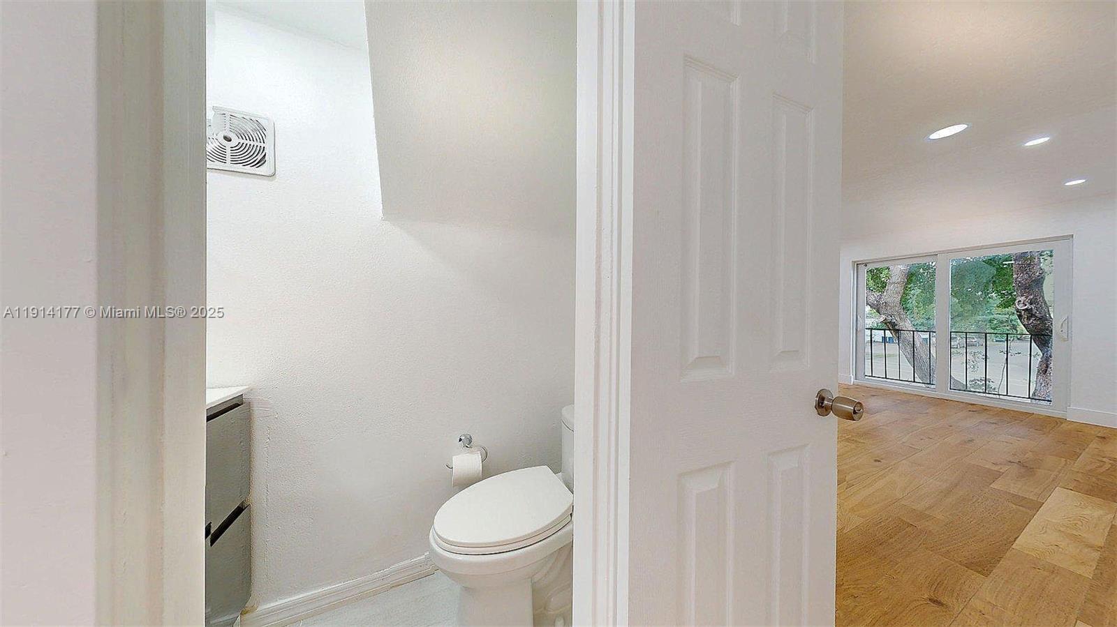 LE JEUNE MANOR CONDO - Residential Lease