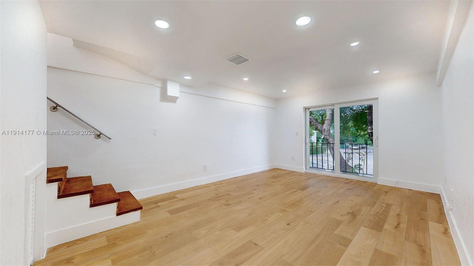 LE JEUNE MANOR CONDO - Residential Lease