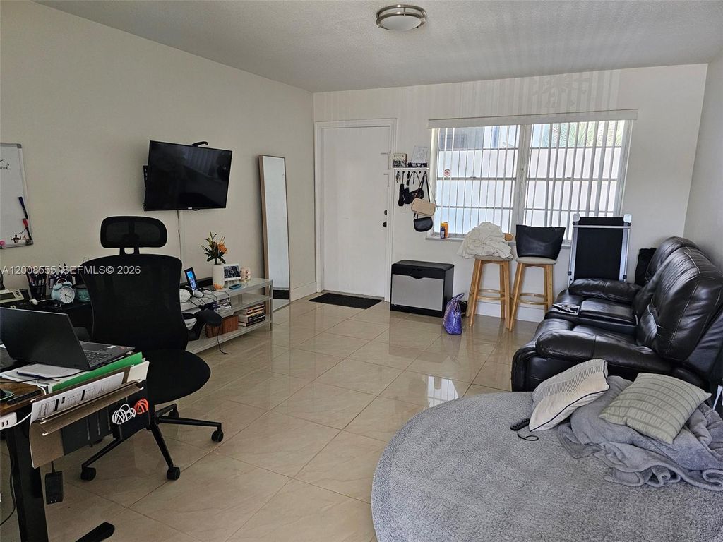 Photo of 900 Tallwood Ave #207, Hollywood, FL 33021 (MLS # A12008555)