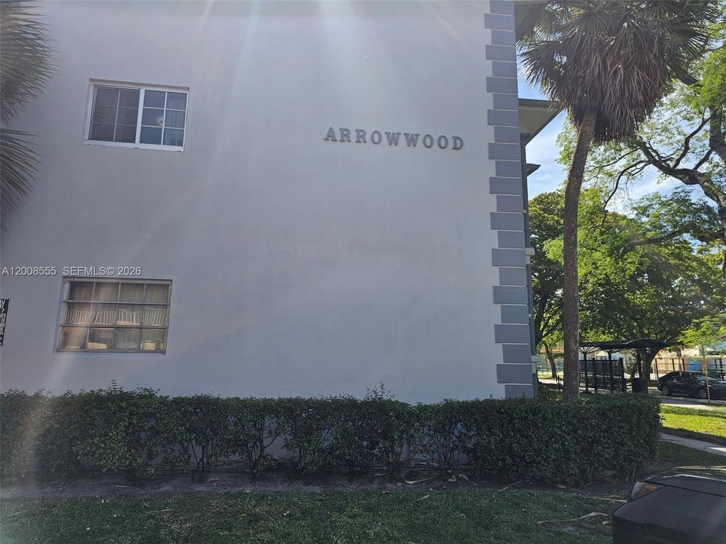 Photo of 900 Tallwood Ave #207, Hollywood, FL 33021 (MLS # A12008555)