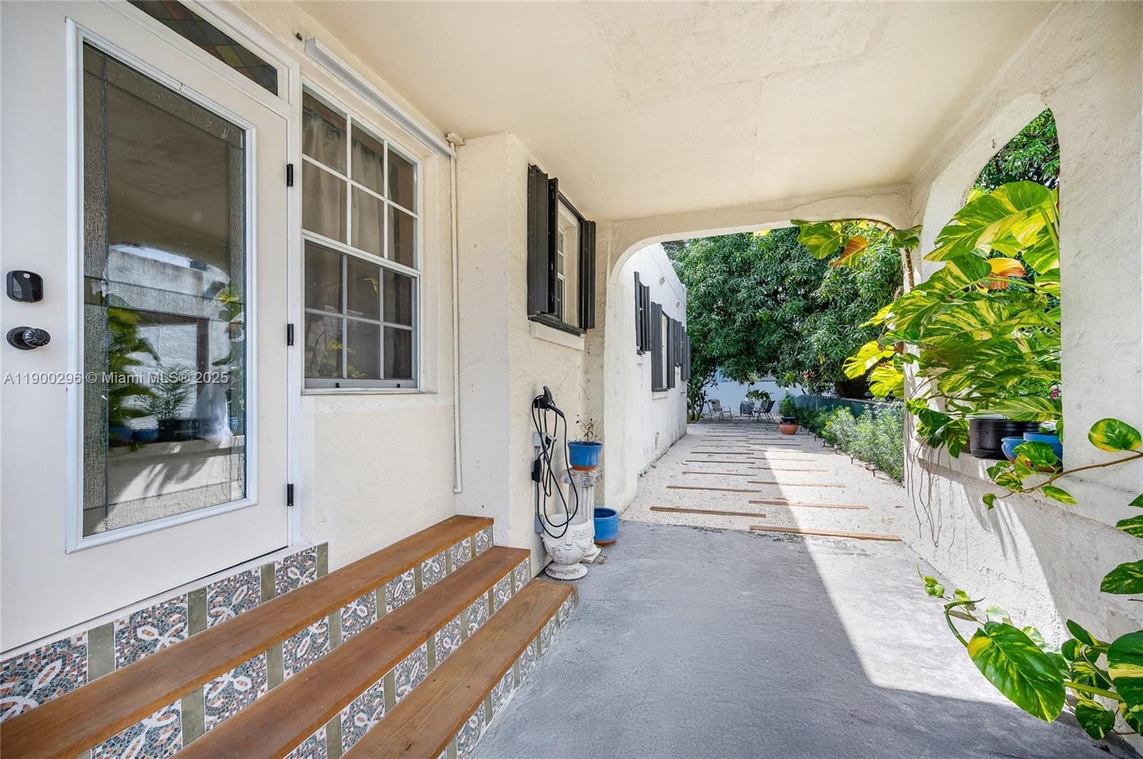 17TH AVE MANOR - Residential