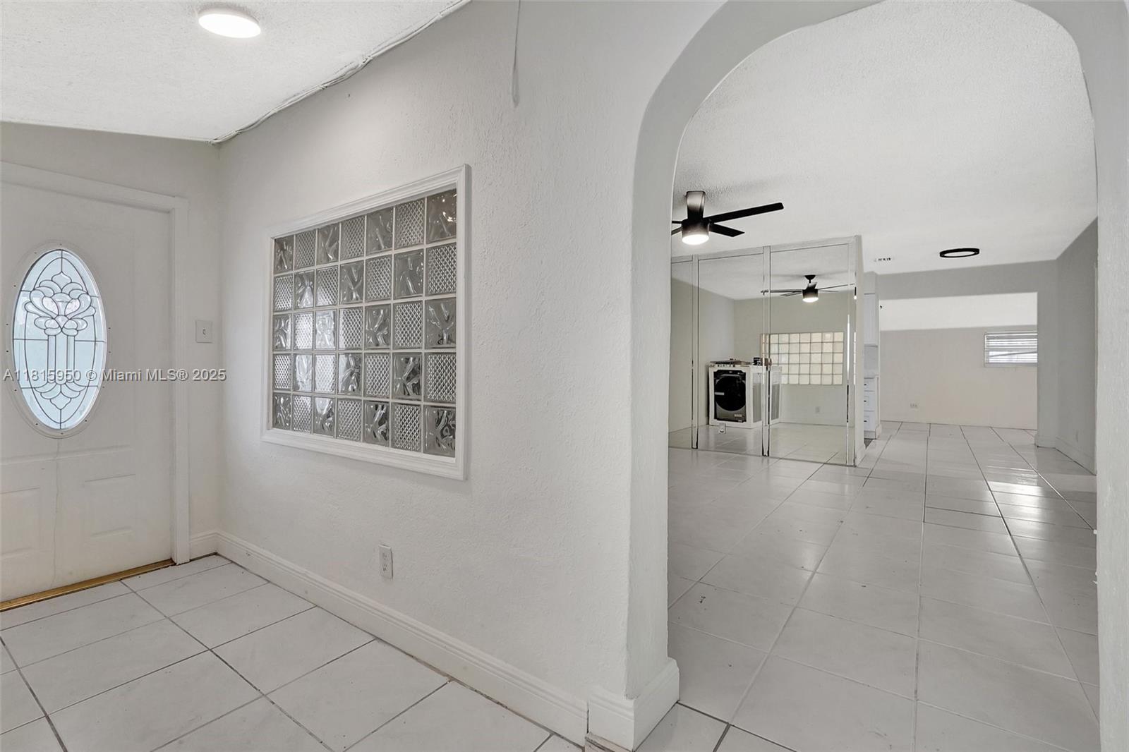 PALM LANE VILLA NO 4 - Residential Lease