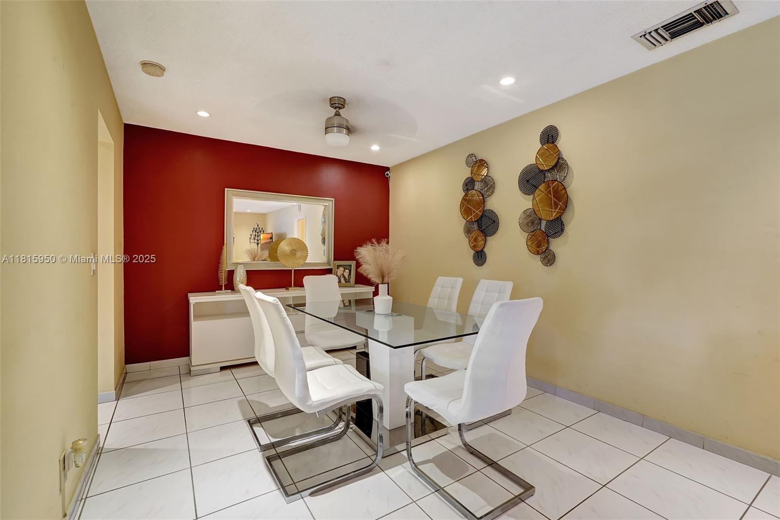PALM LANE VILLA NO 4 - Residential Lease
