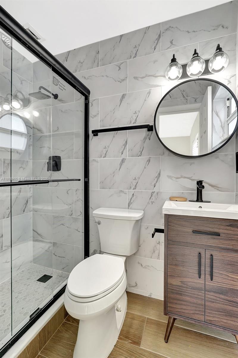 PALM LANE VILLA NO 4 - Residential Lease