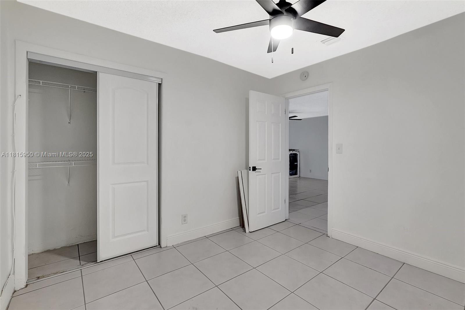 PALM LANE VILLA NO 4 - Residential Lease