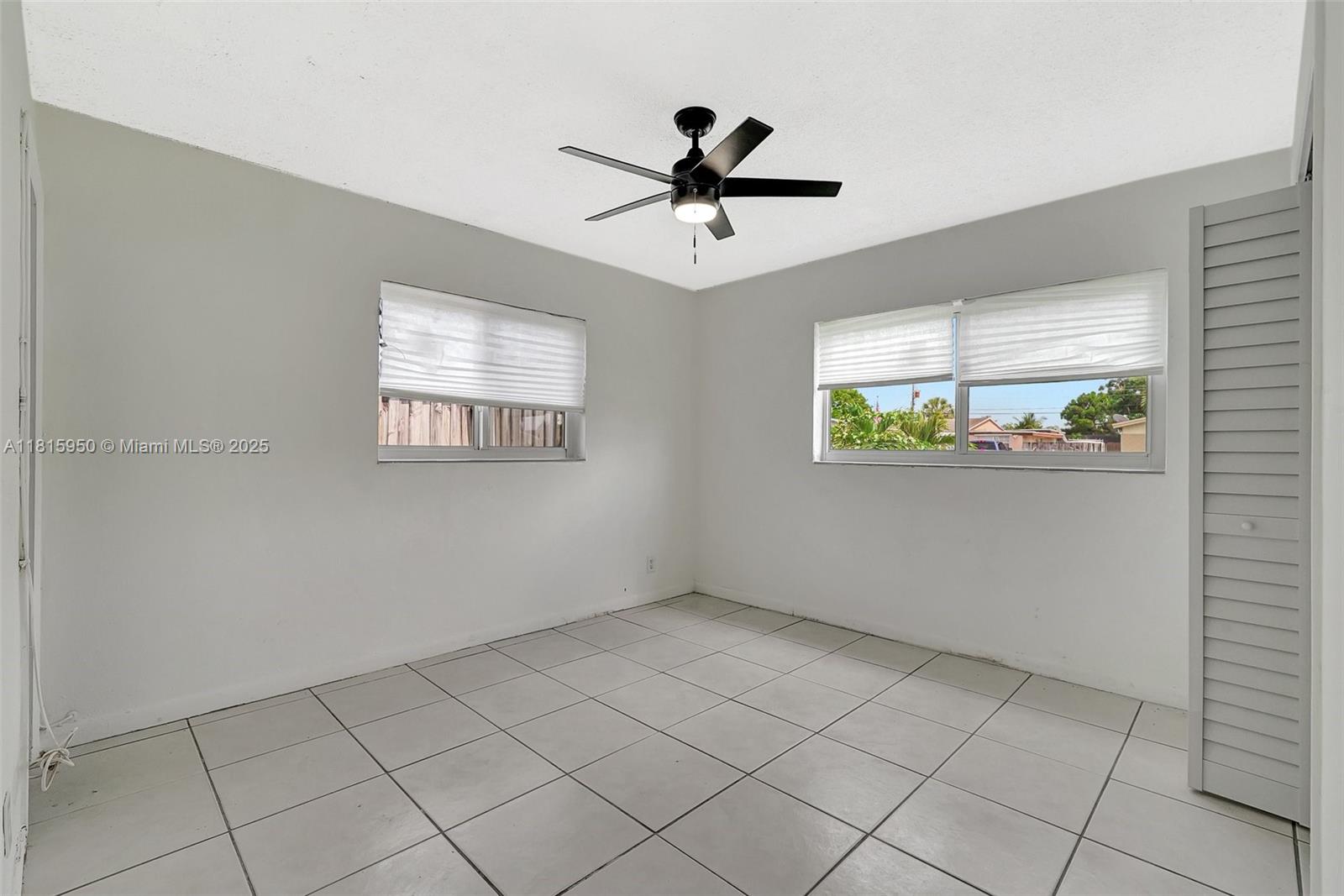PALM LANE VILLA NO 4 - Residential Lease