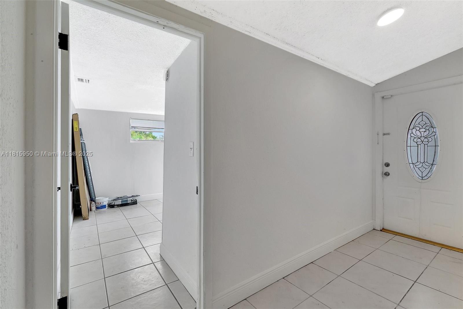 PALM LANE VILLA NO 4 - Residential Lease
