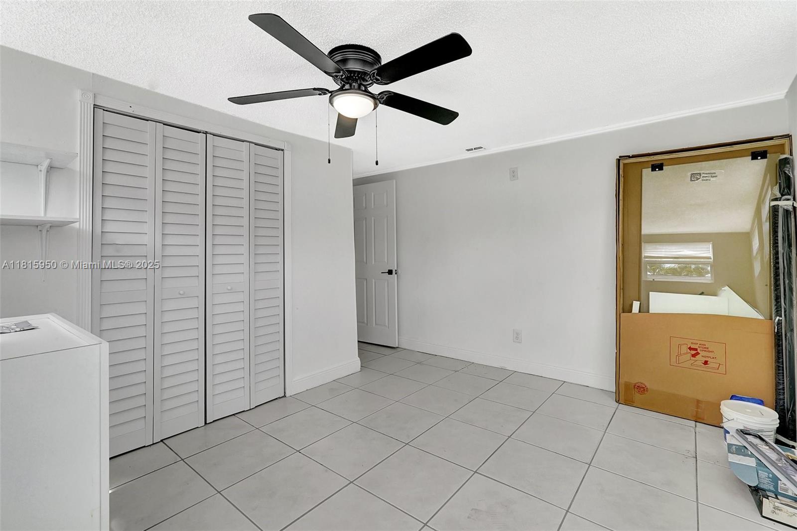 PALM LANE VILLA NO 4 - Residential Lease