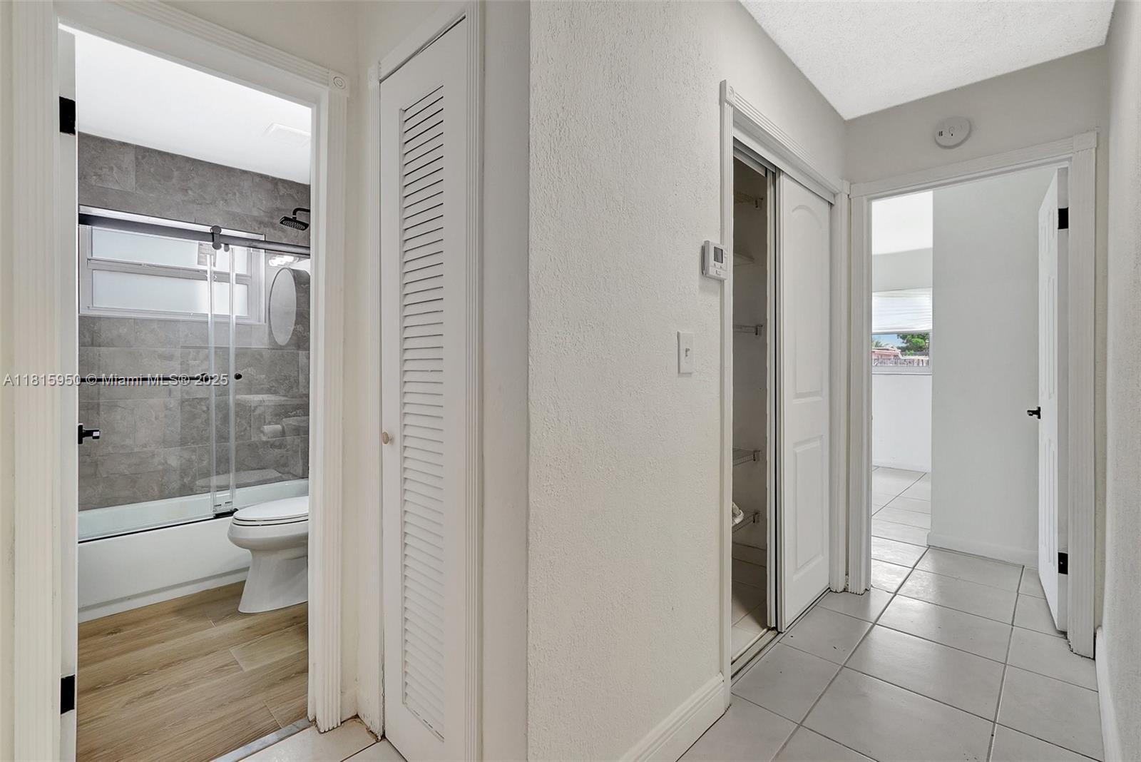 PALM LANE VILLA NO 4 - Residential Lease