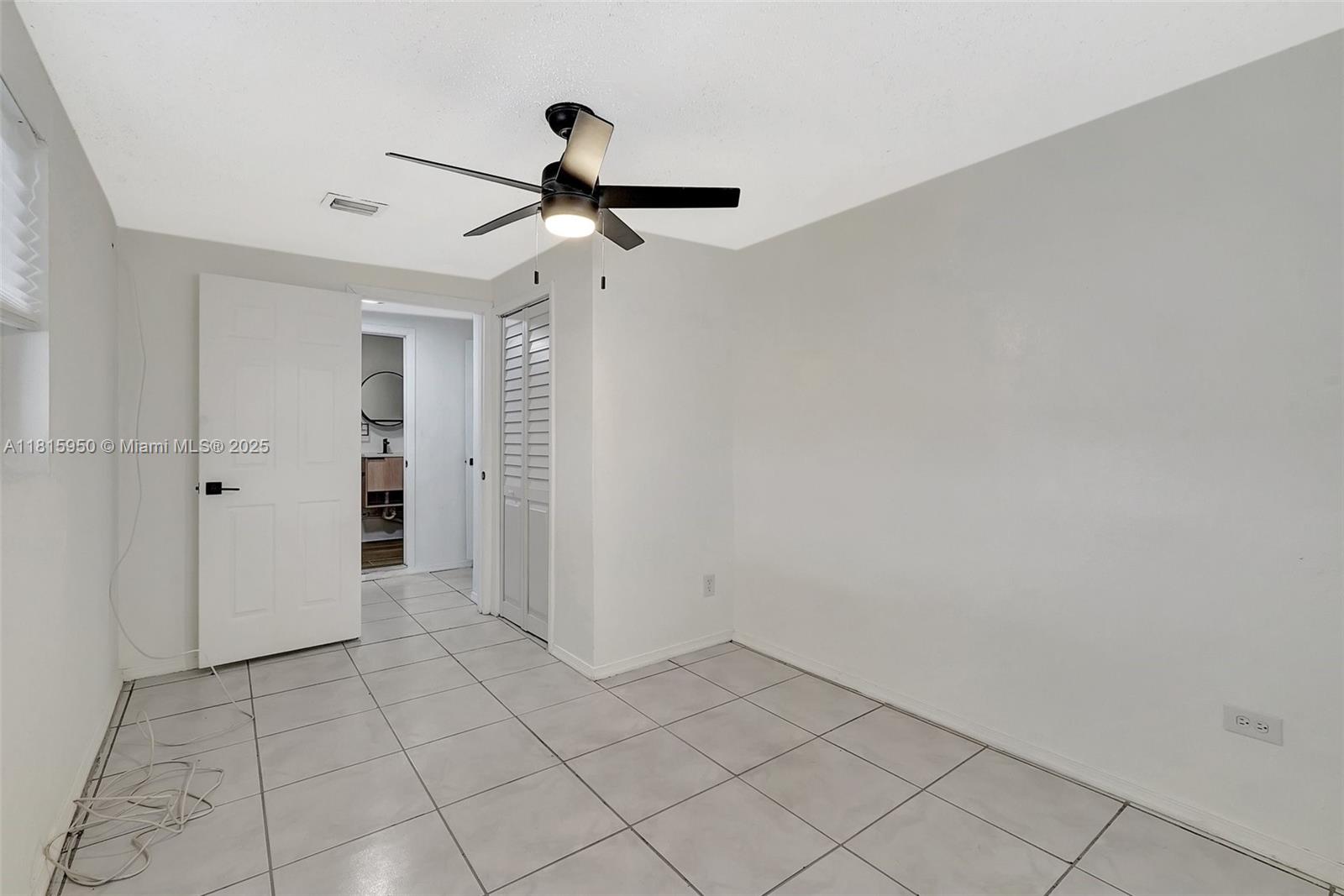 PALM LANE VILLA NO 4 - Residential Lease