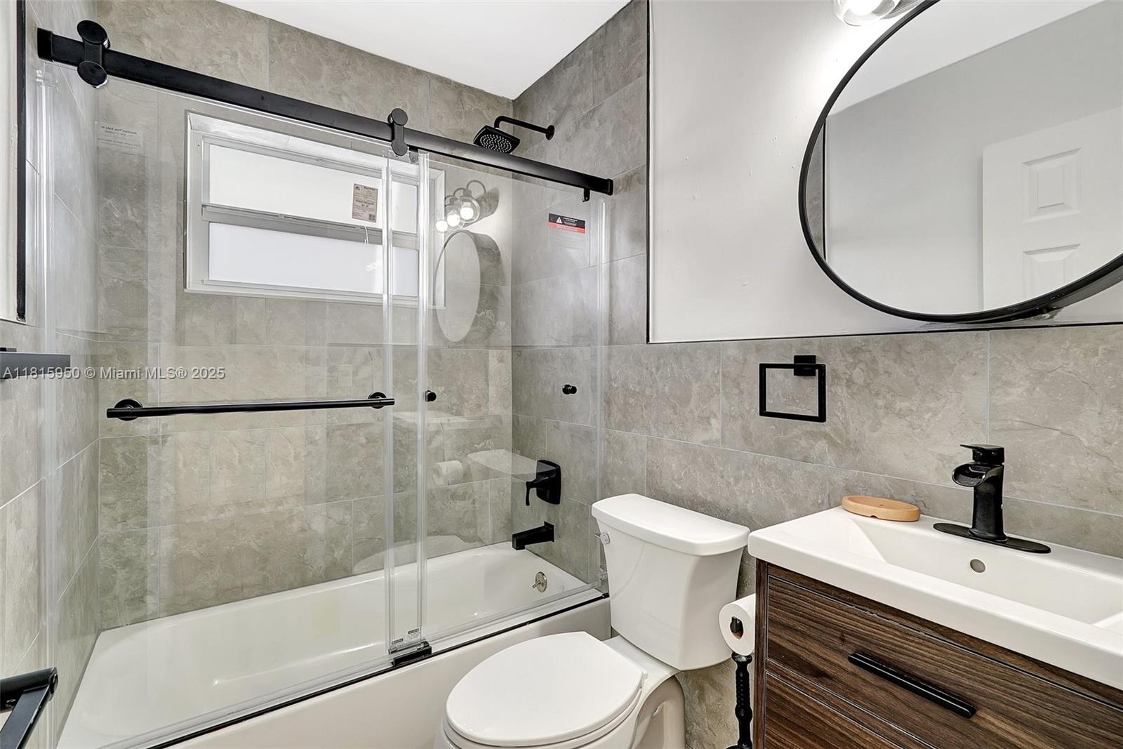 PALM LANE VILLA NO 4 - Residential Lease